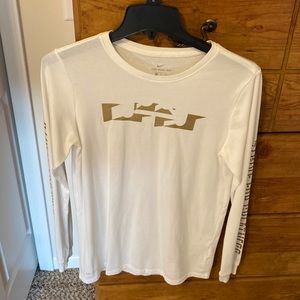Boys XL Lebron James Nike Long sleeve T-Shirt